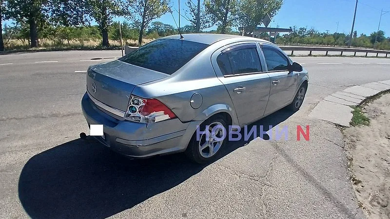 Водитель Opel не заметил автобус при развороте на проспекте в Николаеве 
