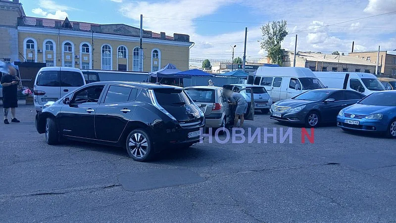 У старого железнодорожного вокзала в Николаеве столкнулись «Хюндай» и «Ниссан»