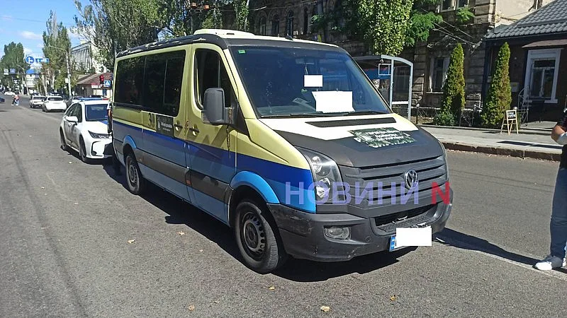 Honda и Volkswagen столкнулись в центре Николаева: движение затруднено