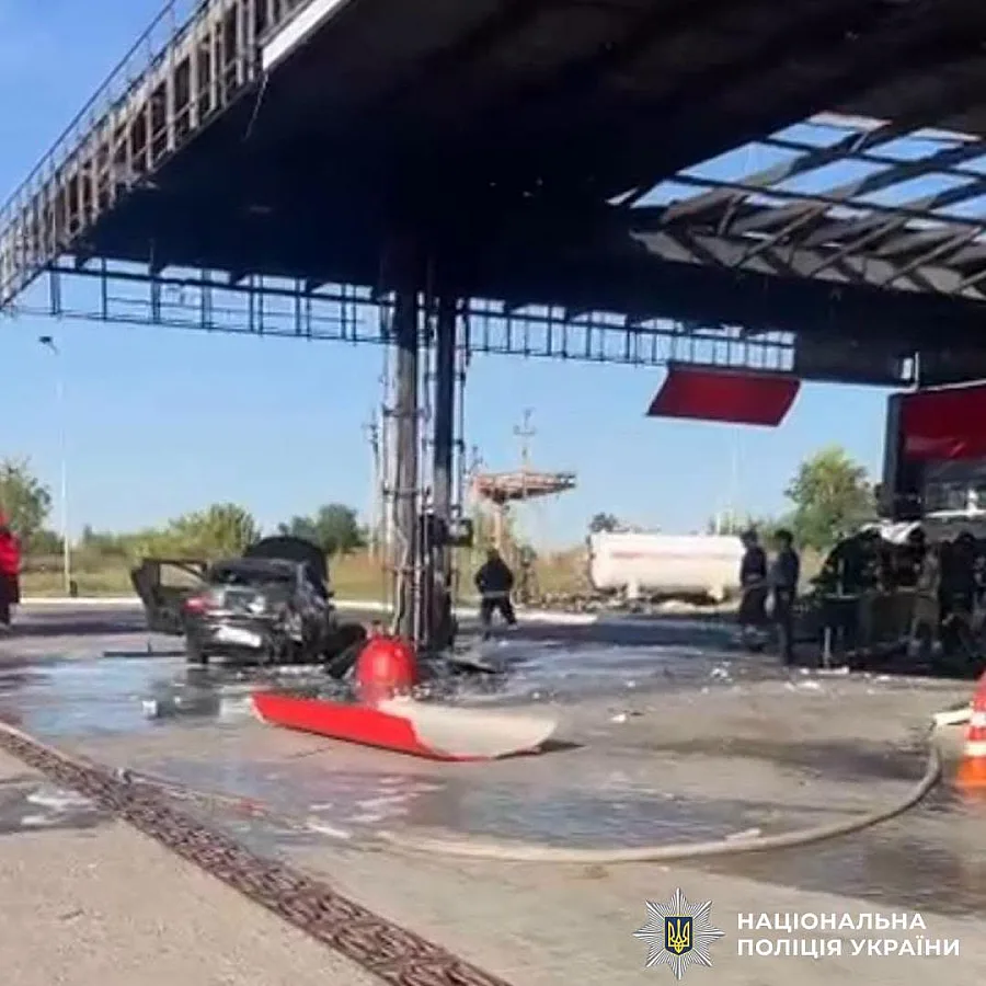 В Харькове вражеский дрон атаковал АЗС: пострадали два человека