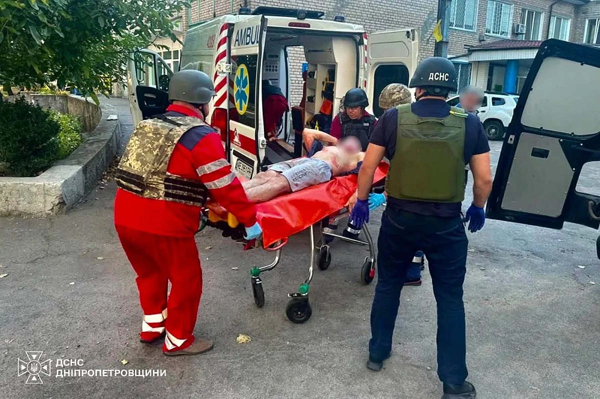 Поранення дворічної дівчинки в око та пожежа у пасажирському вагоні: наслідки атак РФ в Україні (фото, відео)