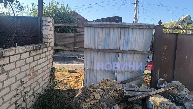Появились фото и видео последствий вражеского удара по Николаеву