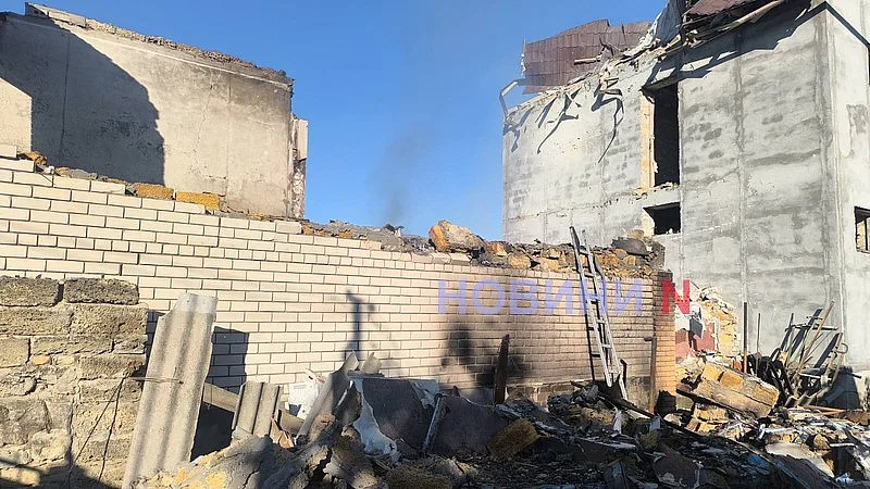 Появились фото и видео последствий вражеского удара по Николаеву