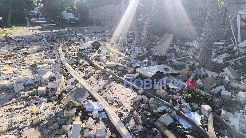 Появились фото и видео последствий вражеского удара по Николаеву