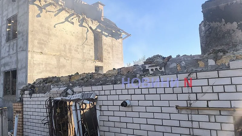 Появились фото и видео последствий вражеского удара по Николаеву