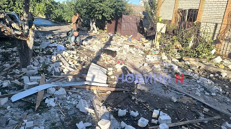 Появились фото и видео последствий вражеского удара по Николаеву