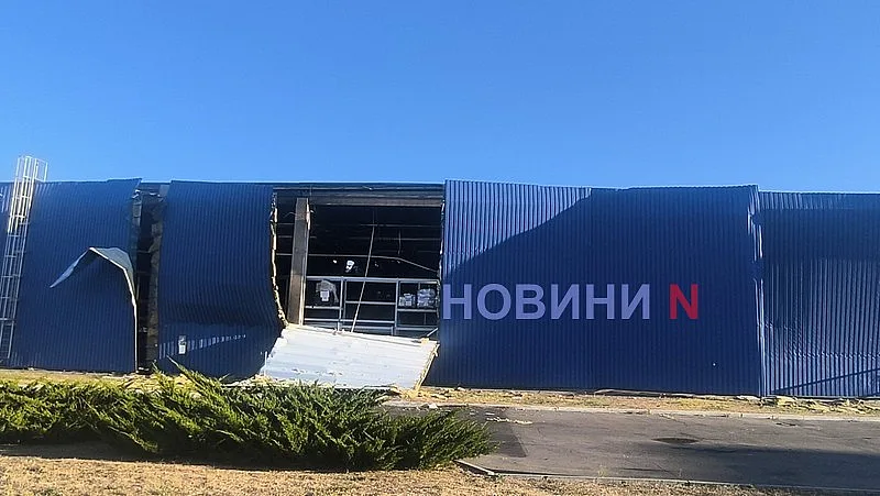 Удар по торговому центру у Миколаєві: з\