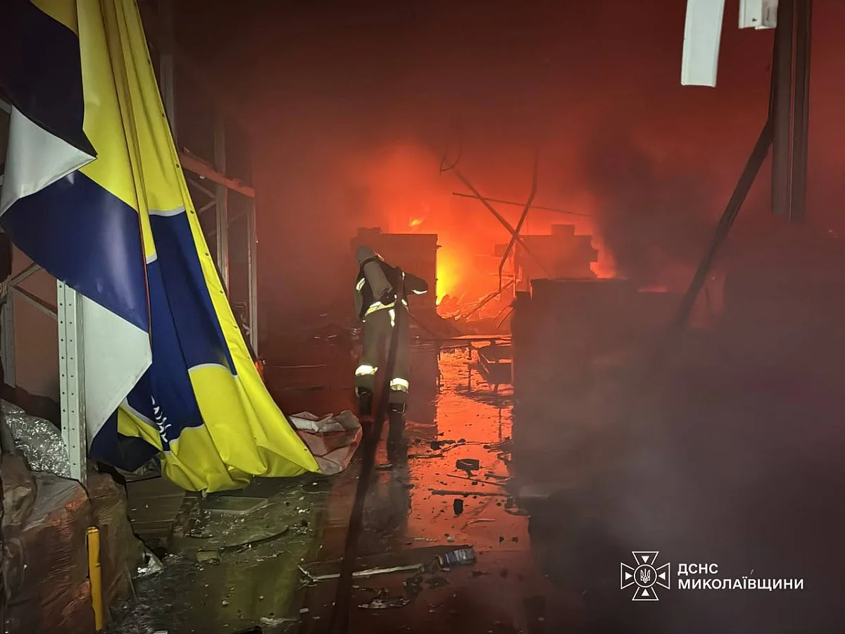 Удар по торговому центру у Миколаєві: з\