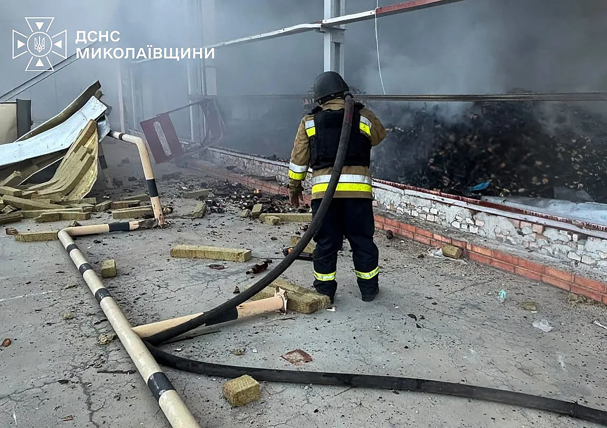 Во время пожара в отеле в Николаеве спасли четырех человек, среди них двое детей