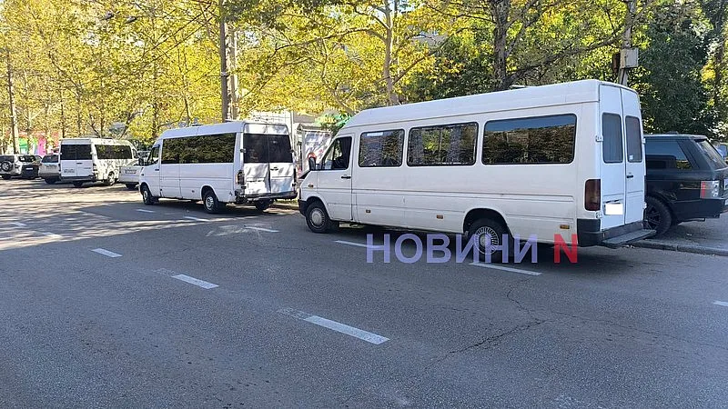 В центре Николаева столкнулись две маршрутки
