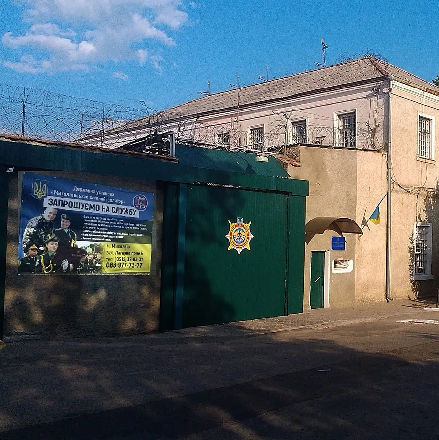 У Миколаєві ворожий безпілотник вибухнув на території СІЗО: виникла пожежа