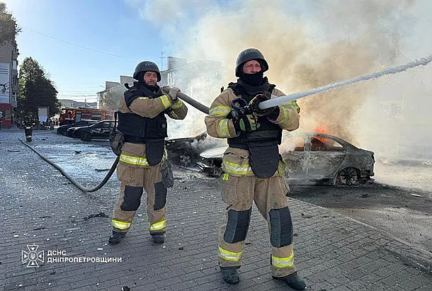 У Павлограді кількість загиблих після атаки РФ зросла до п'яти, поранено 67 людей (відео)