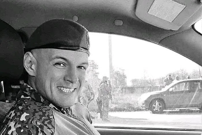 Загинув розвідник, який підняв прапор над звільненою Снігурівкою