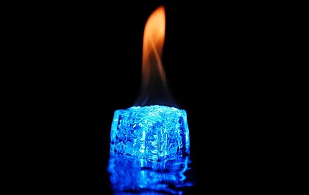 Ученые открыли новую форму льда: существует при температуре 2000°C