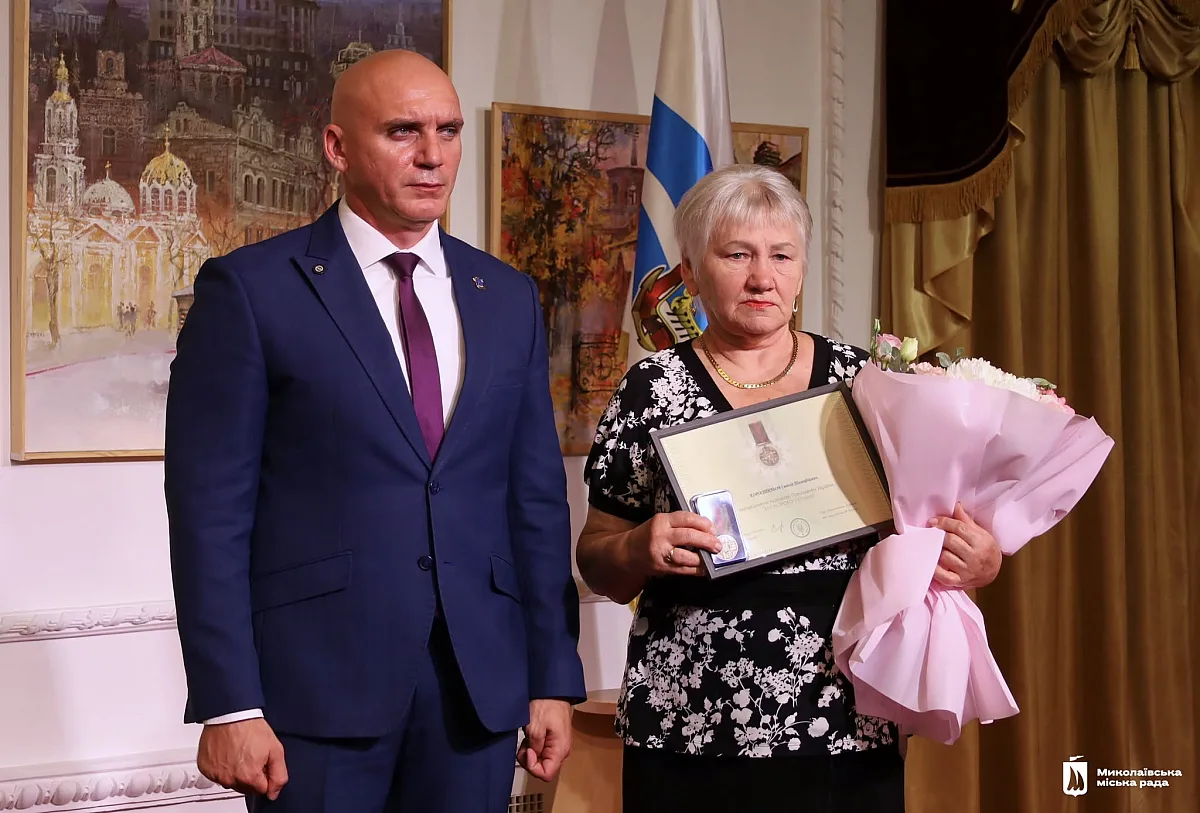 В Николаеве ко Дню города наградили защитников, волонтеров и партнеров города