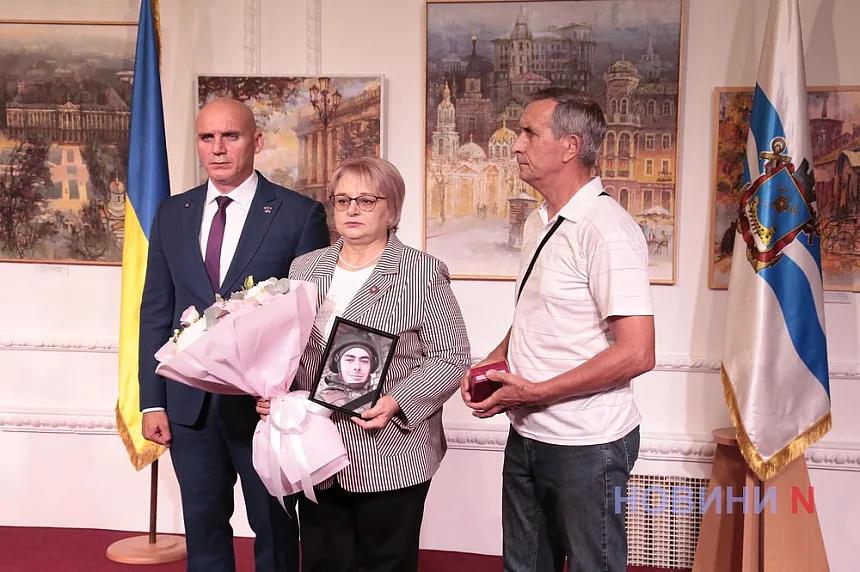 В миколаївському театрі нагородили борців за свободу і незалежність України