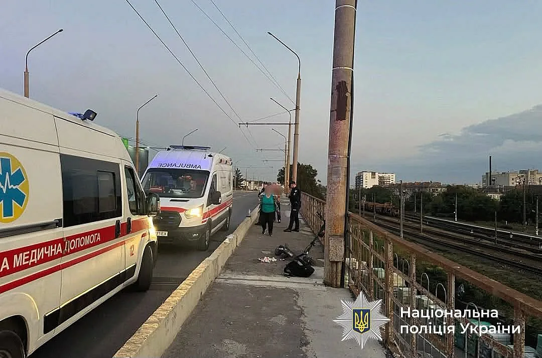 У Тернополі дитина загинула після падіння з електросамокату