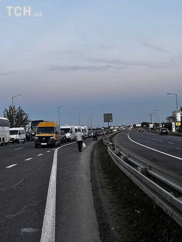 Очереди на границе с Польшей выросли: водители рассказали об усилении проверок