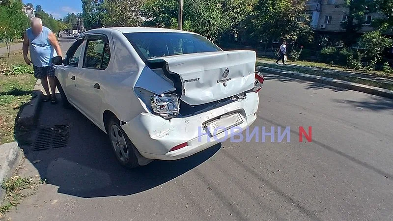 В Николаеве «МАЗ» врезался в «Рено»: движение затруднено
