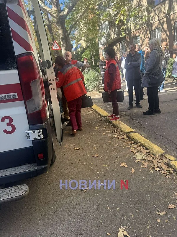 В очередях за «Зимней поддержкой» в Николаеве томятся сотни человек – то и дело подъезжают «скорые»