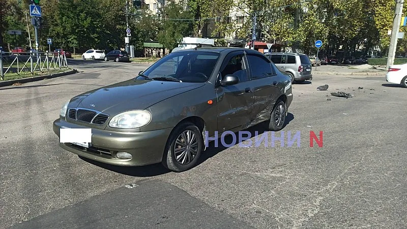 Выехал на красный: сразу два ДТП осложнили движение на оживленном перекрестке в Николаеве