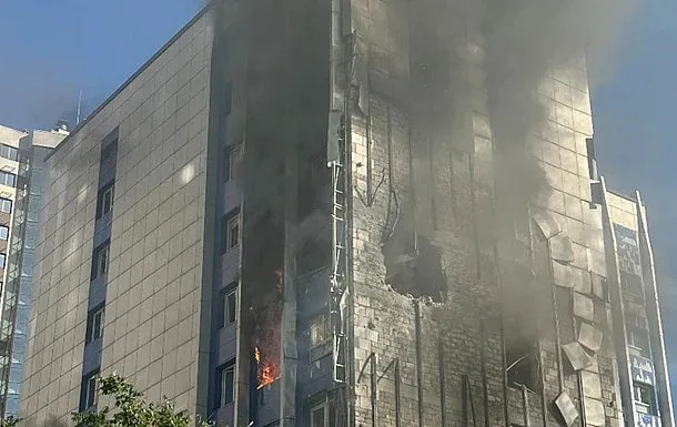 Атака по центру Одессы: повреждено админздание, есть раненые