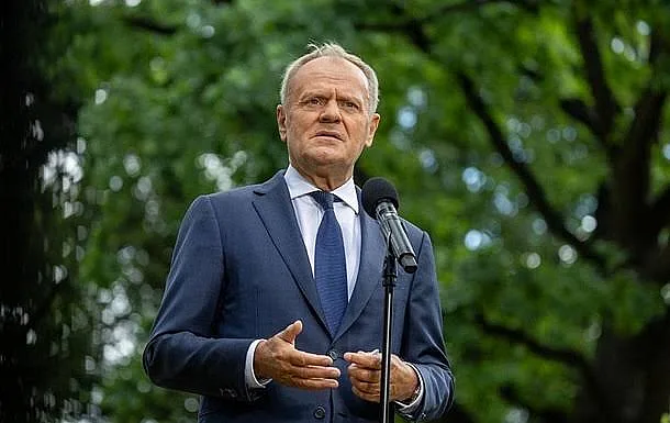 Украина теряет около 27 тысяч военных убитыми и ранеными в месяц, - Туск