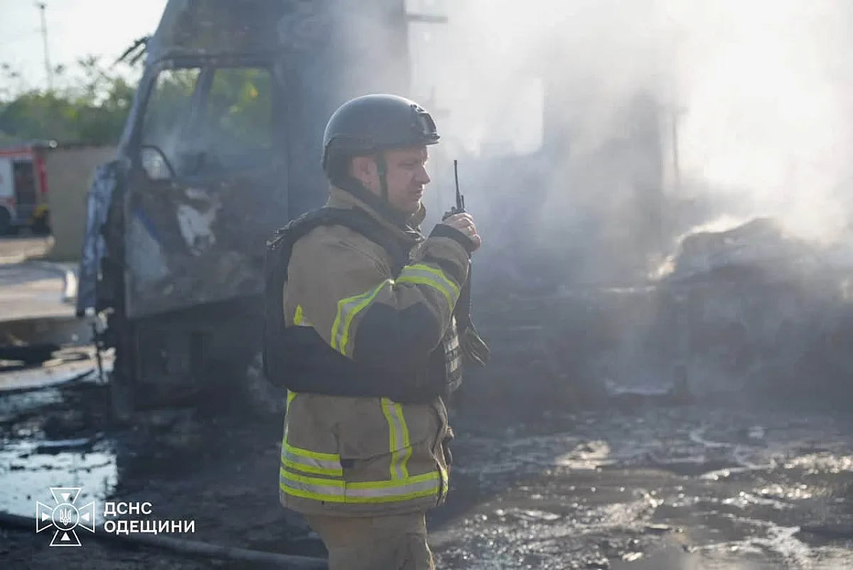 В Одесской области в результате атаки загорелось предприятие