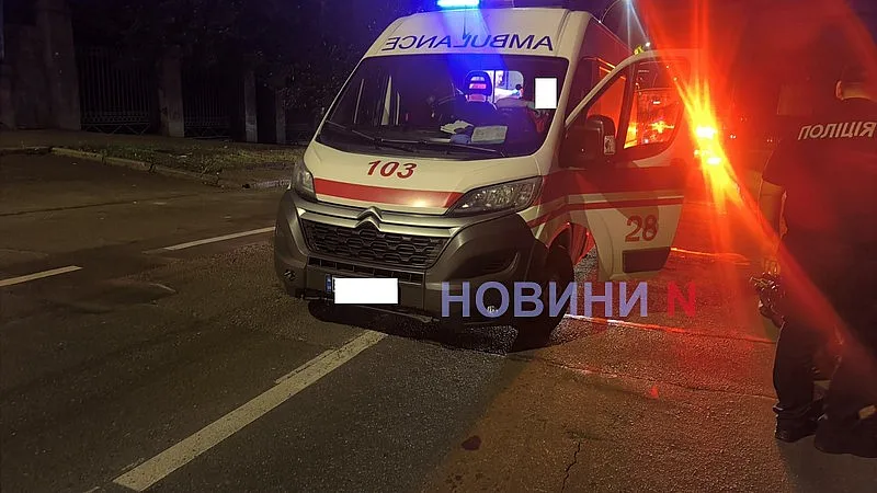 В центре Николаева мотоцикл сбил женщину, переходившую дорогу в неположенном месте