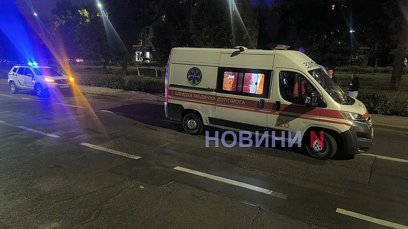 В центре Николаева мотоцикл сбил женщину, переходившую дорогу в неположенном месте