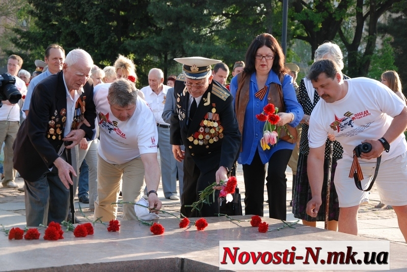 Миколаїв зустрів учасників автопробігу, які мандрують містами-героями на стареньких «Перемогах»