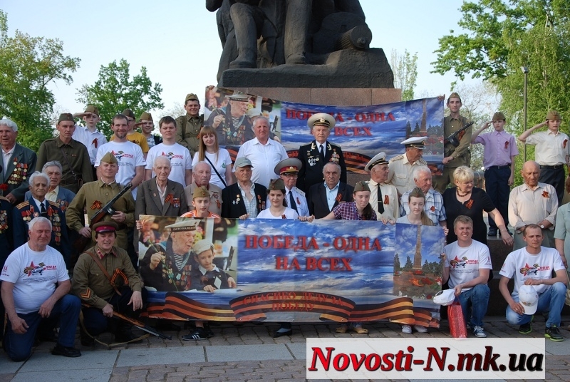 Миколаїв зустрів учасників автопробігу, які мандрують містами-героями на стареньких «Перемогах»