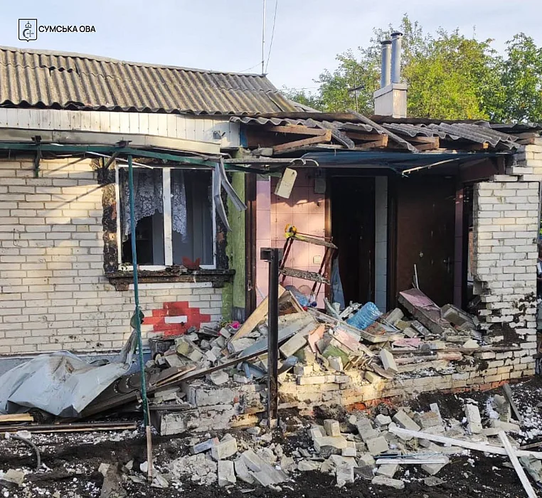 Росія вдарила КАБами по Сумах: є поранені та масштабна пожежа