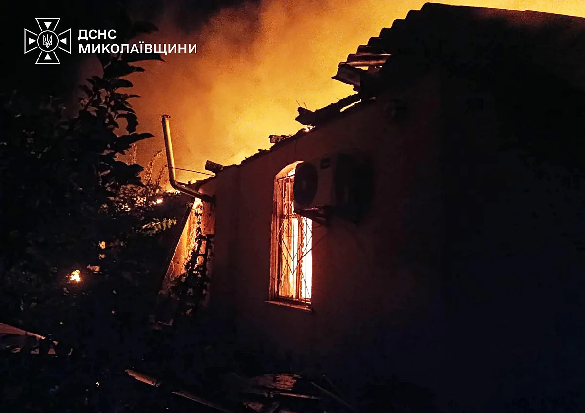 Шесть хозяйственных построек загорелись после атак дронов на Николаевщине