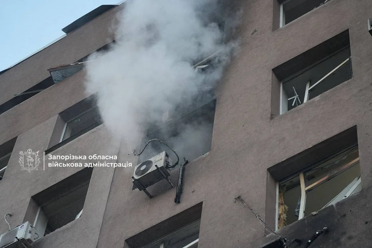 Утром россияне атаковали больницы в областном центре: есть пострадавший (фото)