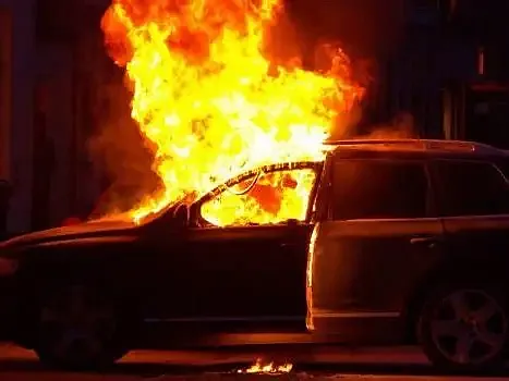В Николаеве загорелся автомобиль