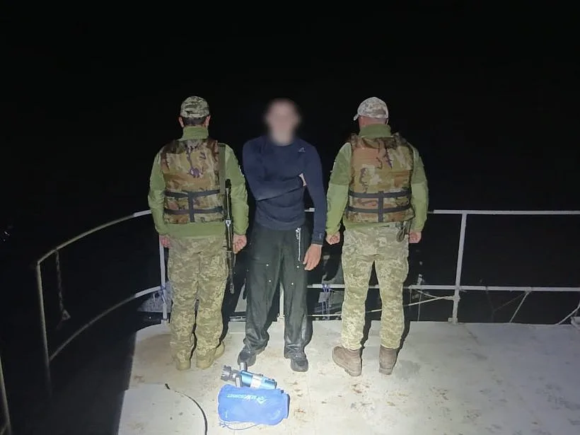 Акваскутер не помог: жителя Николаевщины задержали при попытке переплыть Днестр (видео)