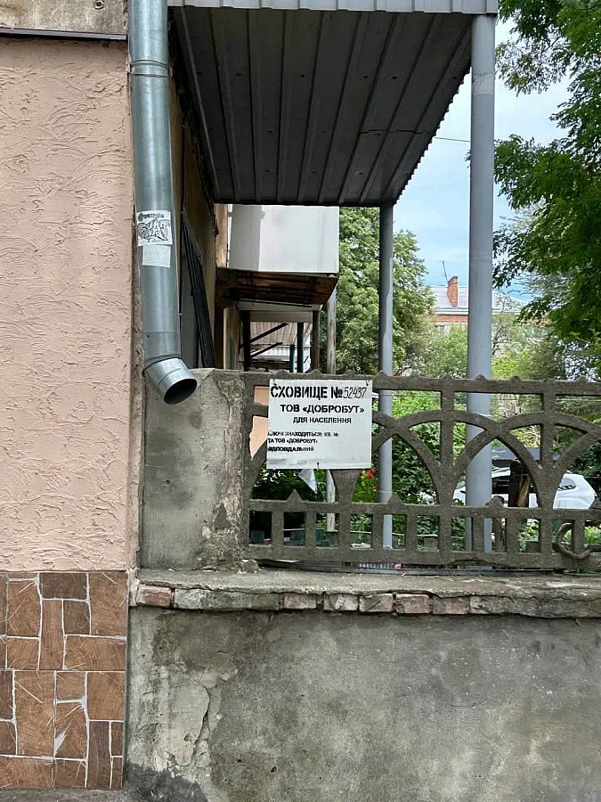 Ворота с кодовым замком перекрыли доступ к укрытию в Николаеве: жители обратились в мэрию