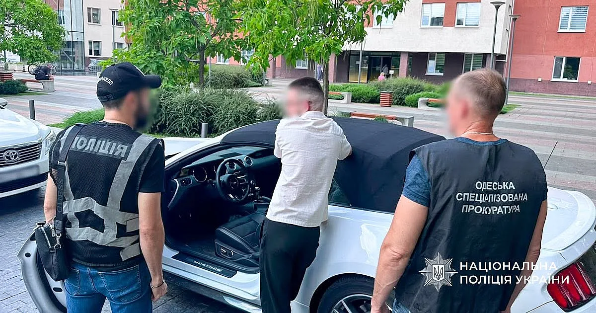 В Одессе за $1900 обещали оформить «красивый» госномер: дело передали в суд