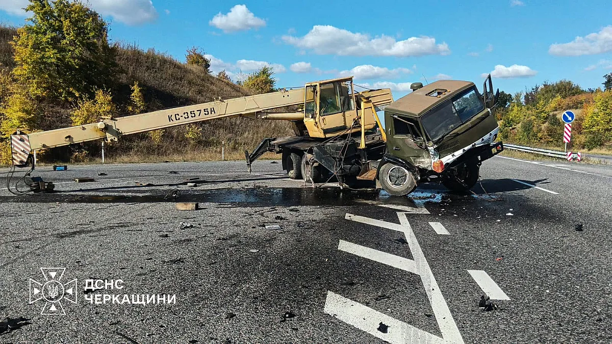 Смертельна ДТП на трасі \"Київ – Одеса\": BMW зіткнувся з КАМАЗом