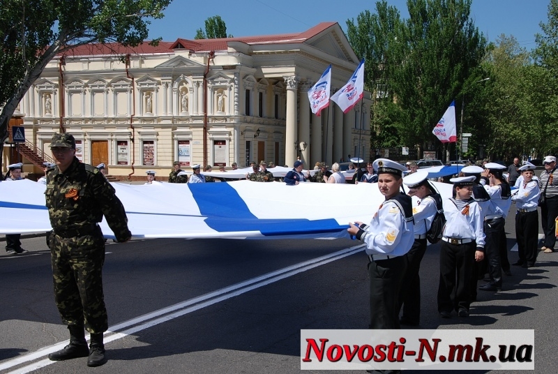 Миколаїв відзначив 230-ту річницю створення Чорноморського флоту з Андріївським прапором і прапором ВМФ СРСР