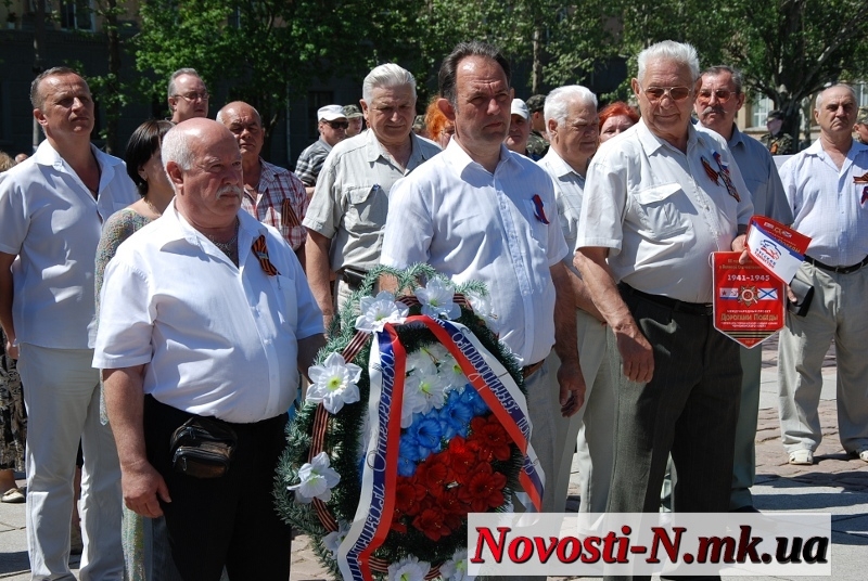 Николаев отметил 230-ю годовщину создания Черноморского Флота с Андреевским флагом и знаменем ВМФ СССР
