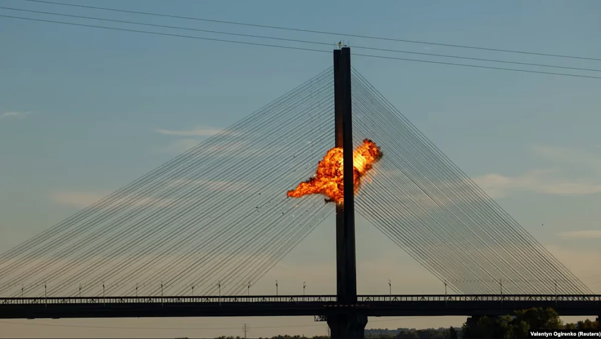 Шість атак за три дні: удари по мостах Києва порушили транспортне сполучення через Дніпро