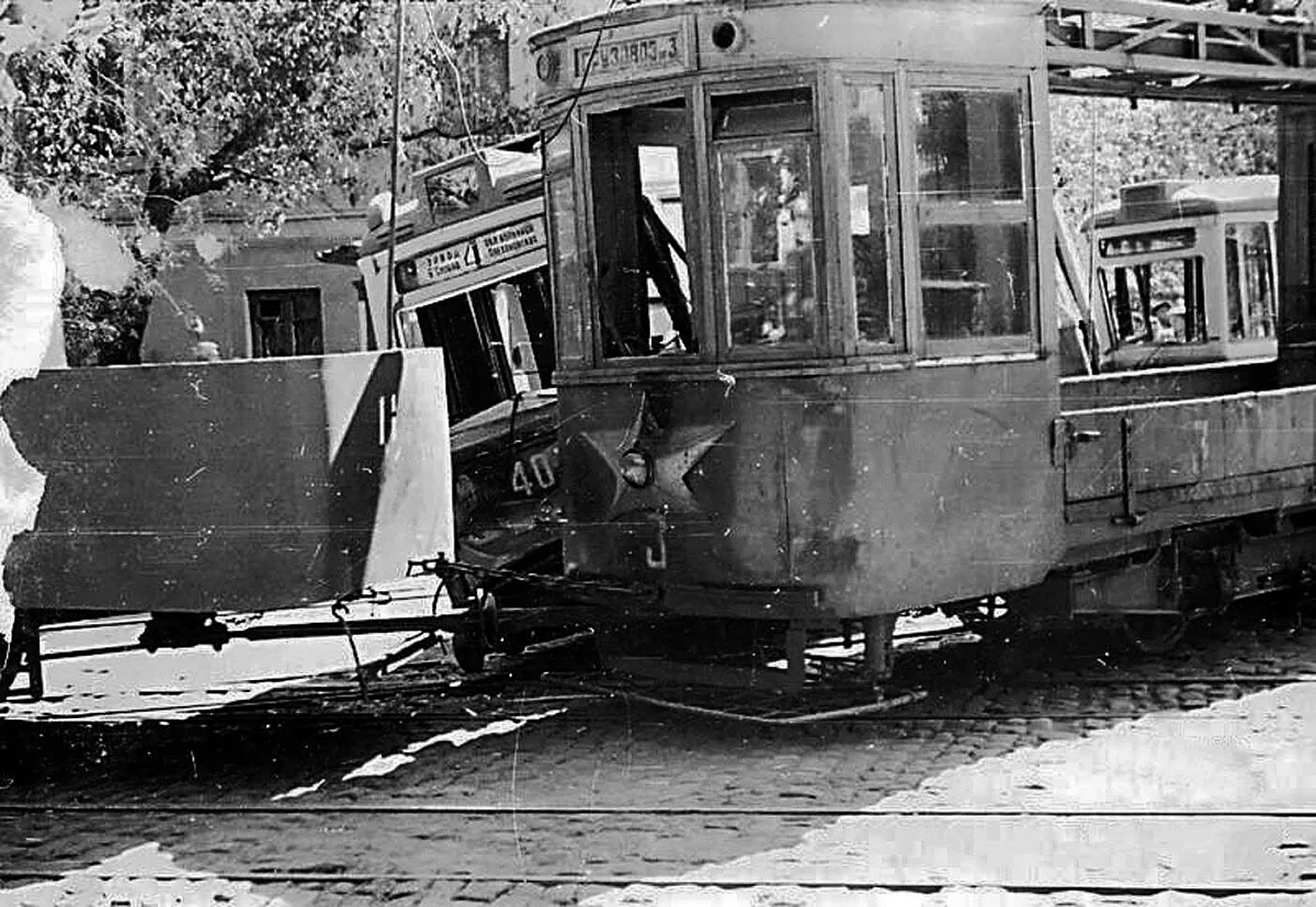 В Николаеве во времена СССР столкнулись два трамвая: историческое фото
