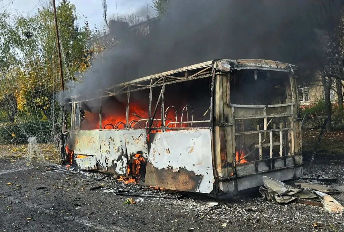 Окупанти атакували рейсові автобуси у Краматорську: 12 людей загинули, багато поранених (ФОТО 18+)