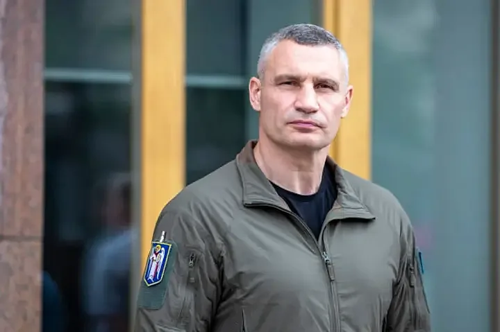 Кличко заявил, что Киев переходит в «режим выживания» и призвал выезжать из столицы