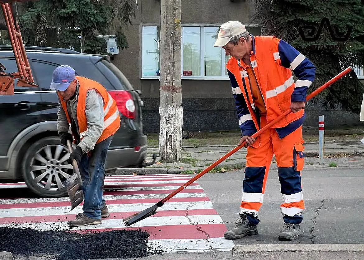 В Николаеве начали ремонтировать ямы на трех улицах: список участков