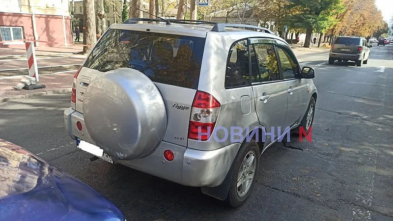 В центре Николаева столкнулись Lada и Chery: движение затруднено