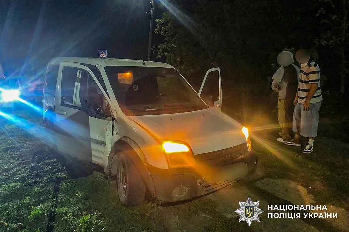У Снігурівці 14-річний мотоцикліст врізався у мікроавтобус: підліток у тяжкому стані