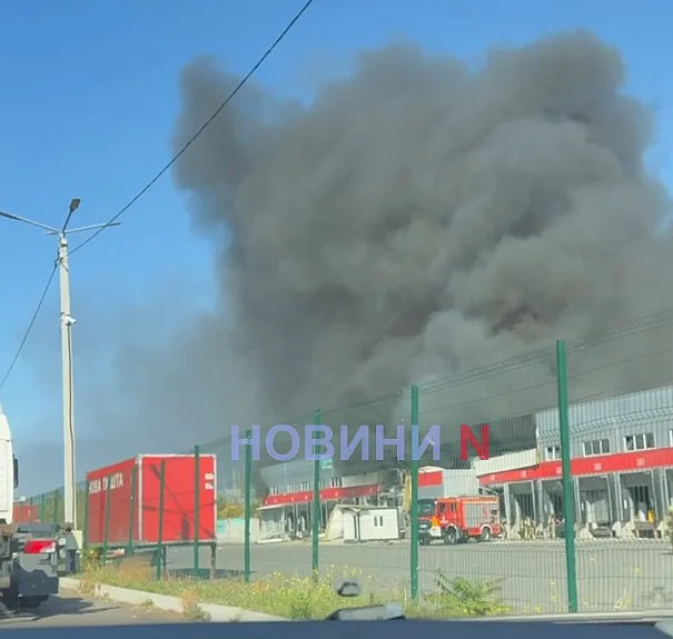 Удар по терминалу Новой почты в Николаеве: появилось видео с места атаки
